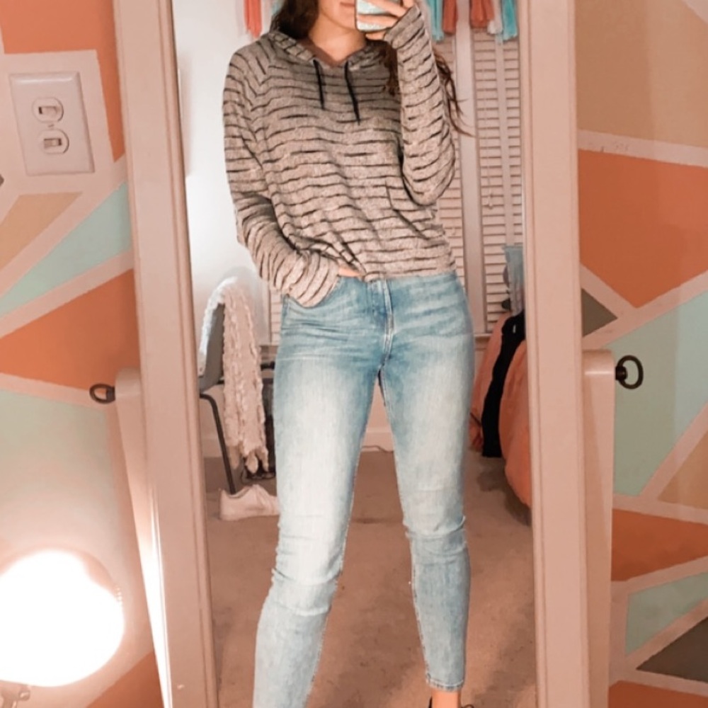 ❤️4/$25 cropped hoodie❤️